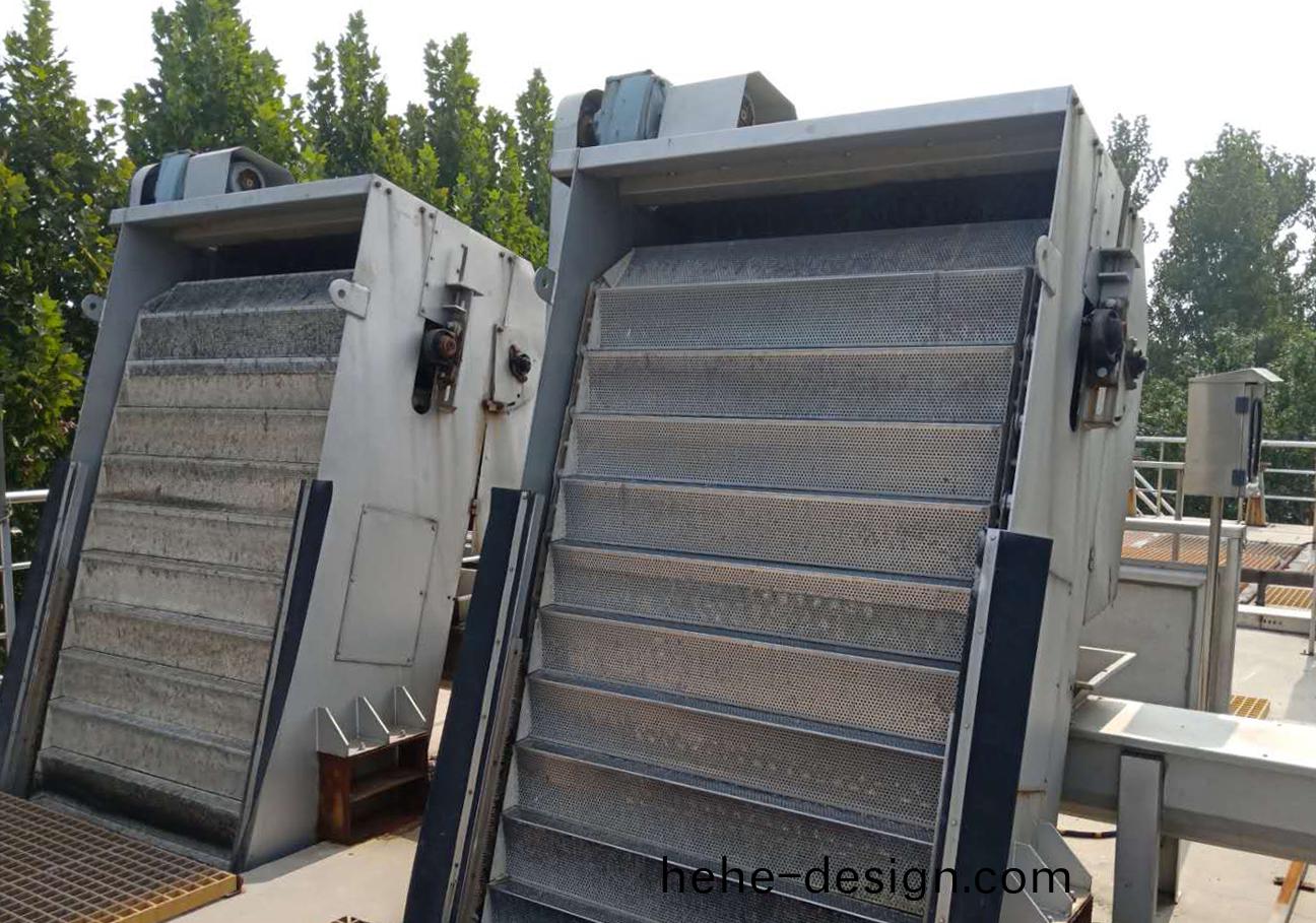 網闆堦梯式格(ge)柵除(chu)汚機