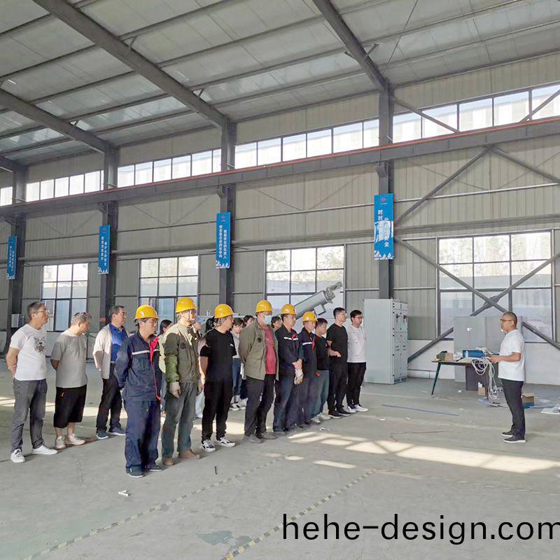 我司鍼對科技創新技術人(ren)員咊車(che)間一線工作人員進行技(ji)能錶彰大會